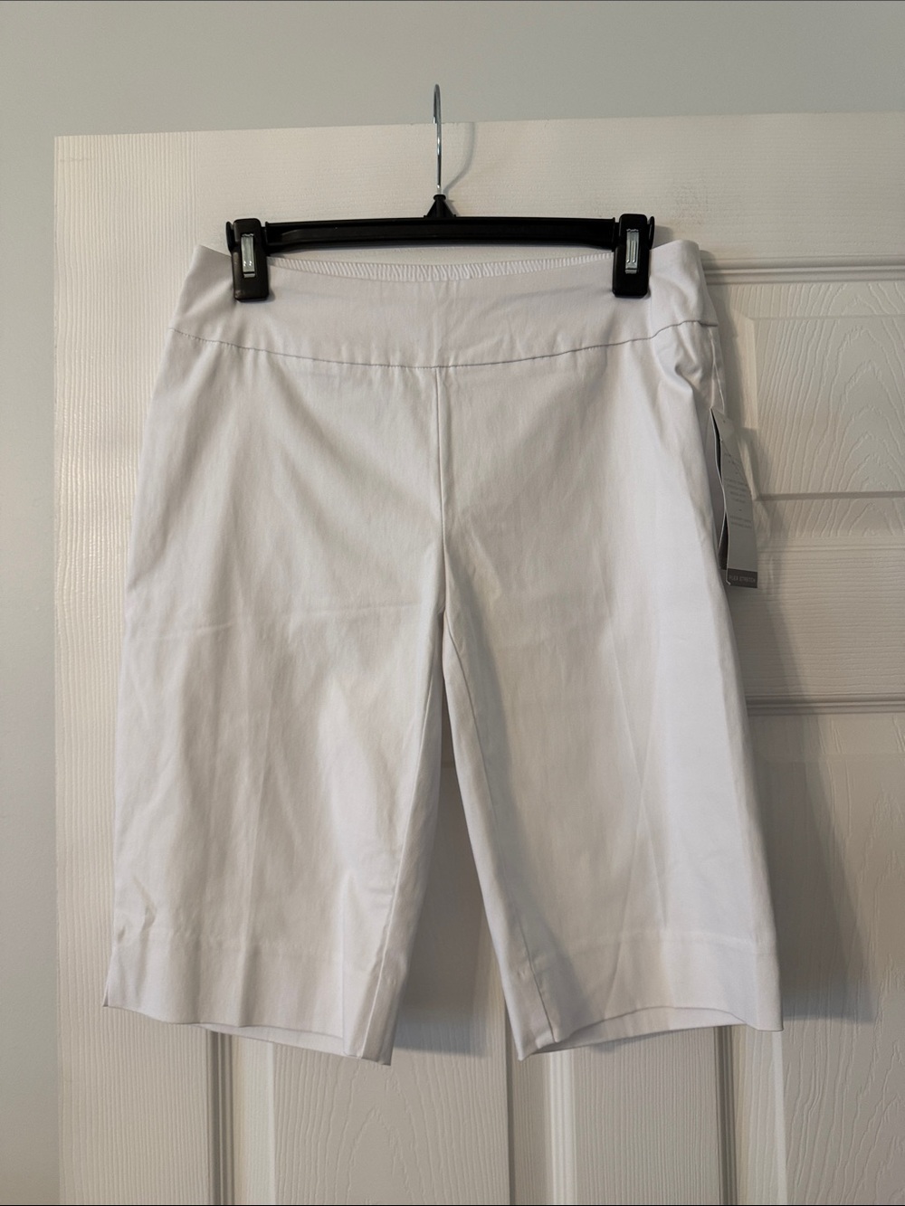new directions White Bermuda Shorts Mid-Length Cut inseam 11” waist 30” size 6